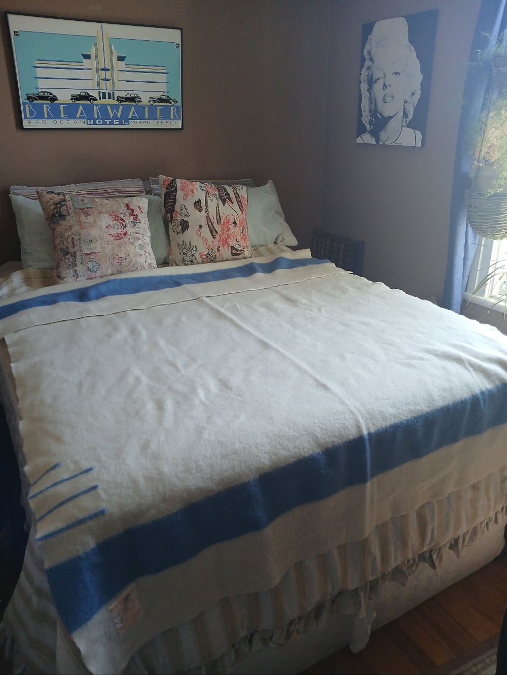 Hudson's Bay Cream And Blue 3.5 Point Wool Blanket